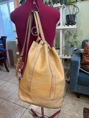 Vintage tan leather bucket tote bag- pre-owned.